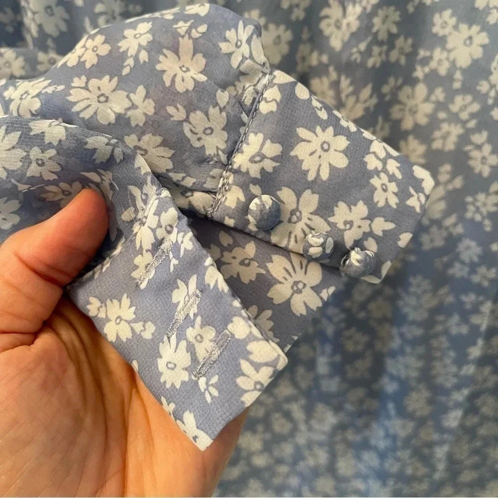 Urban Outfitters Kimchi Blue XS blue and white floral top. - Picture 7 of 7